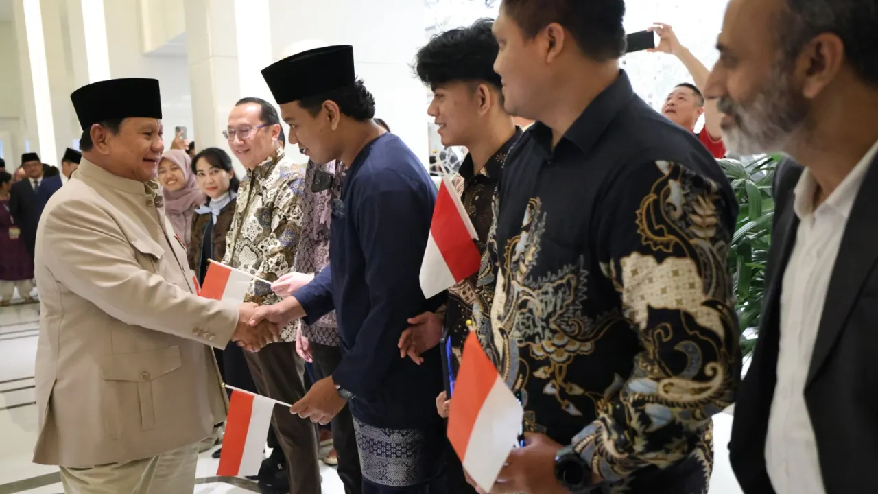 Presiden RI Prabowo Subianto mendapat sambutan hangat dari mahasiswa Indonesia yang tengah menempuh pendidikan di India.