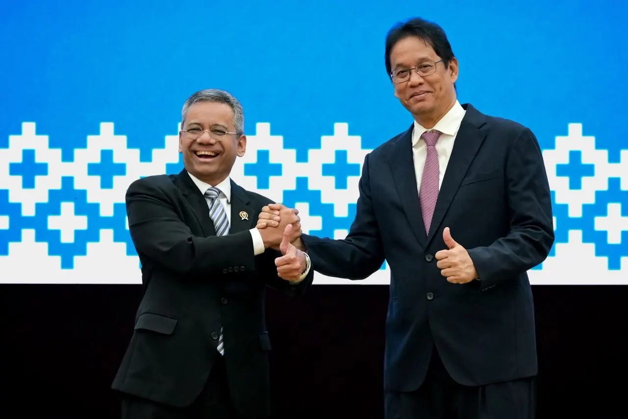 Serah terima jabatan Menteri Keuangan dari Purbaya Yudhi Sadewa ke Suahasil Nazara