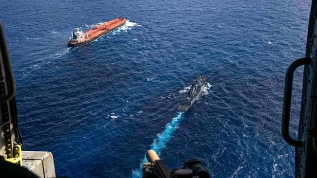 Kapal tanker "Skylight" diserang dekat Oman, melukai empat orang. Insiden ini terjadi di tengah ketegangan antara Iran, AS, dan Israel. Tripodnews/Handout-AFP