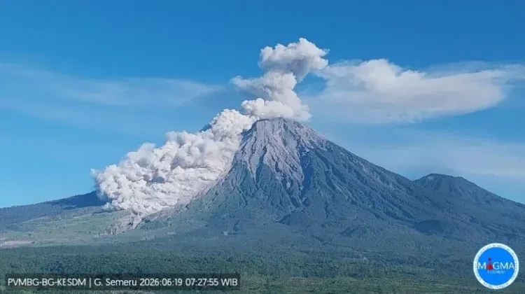 Pusat Vulkanologi dan Mitigasi Bencana Geologi (PVMBG) terus pantau aktivitas gunung Semeru, kewaspadaan tetap diwaspadai. Tripodnews/HO