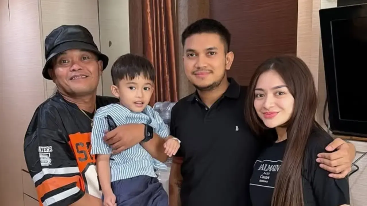 Sule Temani Adzam Ambil Rapor, Momen Hangat Bareng Putra Nathalie Holscher