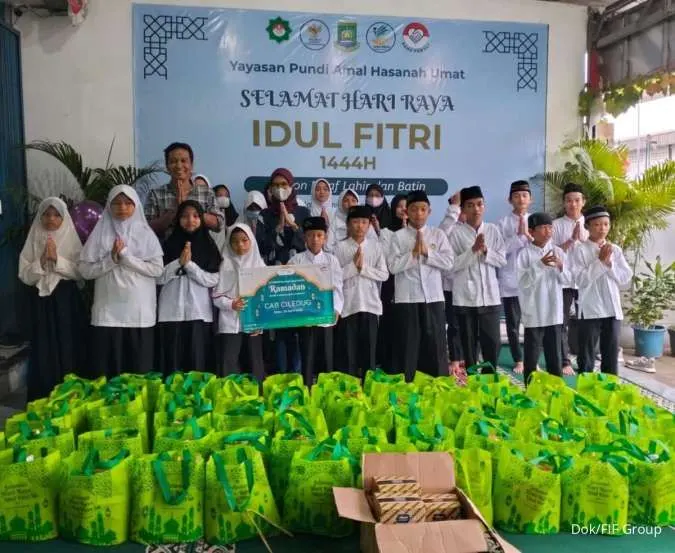 FIFGROUP membagikan 16.640 takjil tersebar di lebih dari 235 cabang seluruh Indonesia, termasuk di kantor pusat, dengan nilai lebih dari Rp340 juta yang berasal dari Dana Sosial Syariah.