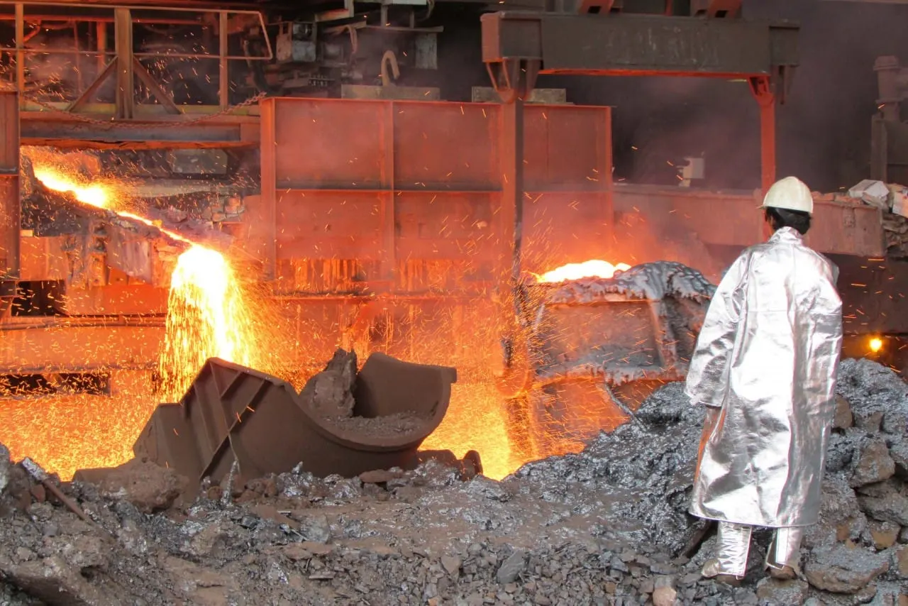 Smelter Manyar sendiri merupakan fasilitas pemurnian dan pengolahan konsentrat tembaga kedua milik PT FI yang tengah dibangun di Kawasan Java Integrated Industrial Estate (JIIPE) Gresik, Jawa Timur dengan luas total sekitar 100 hektar dengan kapasita
