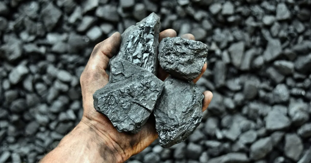 Dalam regulasi tersebut, HBA dalam kesetaraan nilai kalor 6.322 kcal/kg GAR, total moisture 12,58%, total sulphur 0,71%, dan Ash 7,58% ditetapkan pada angka USD206,16 per ton.