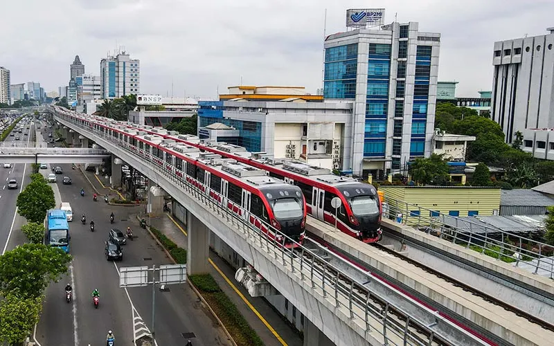 Helson menjelaskan bahwa LRT hadir untuk mengatasi kemacetan yang sering terjadi di Jabodebek akibat tingginya penggunaan kendaraan pribadi. Pada saat yang sama, pembangunan LRT juga bertujuan mendorong masyarakat untuk beralih ke transportasi publik