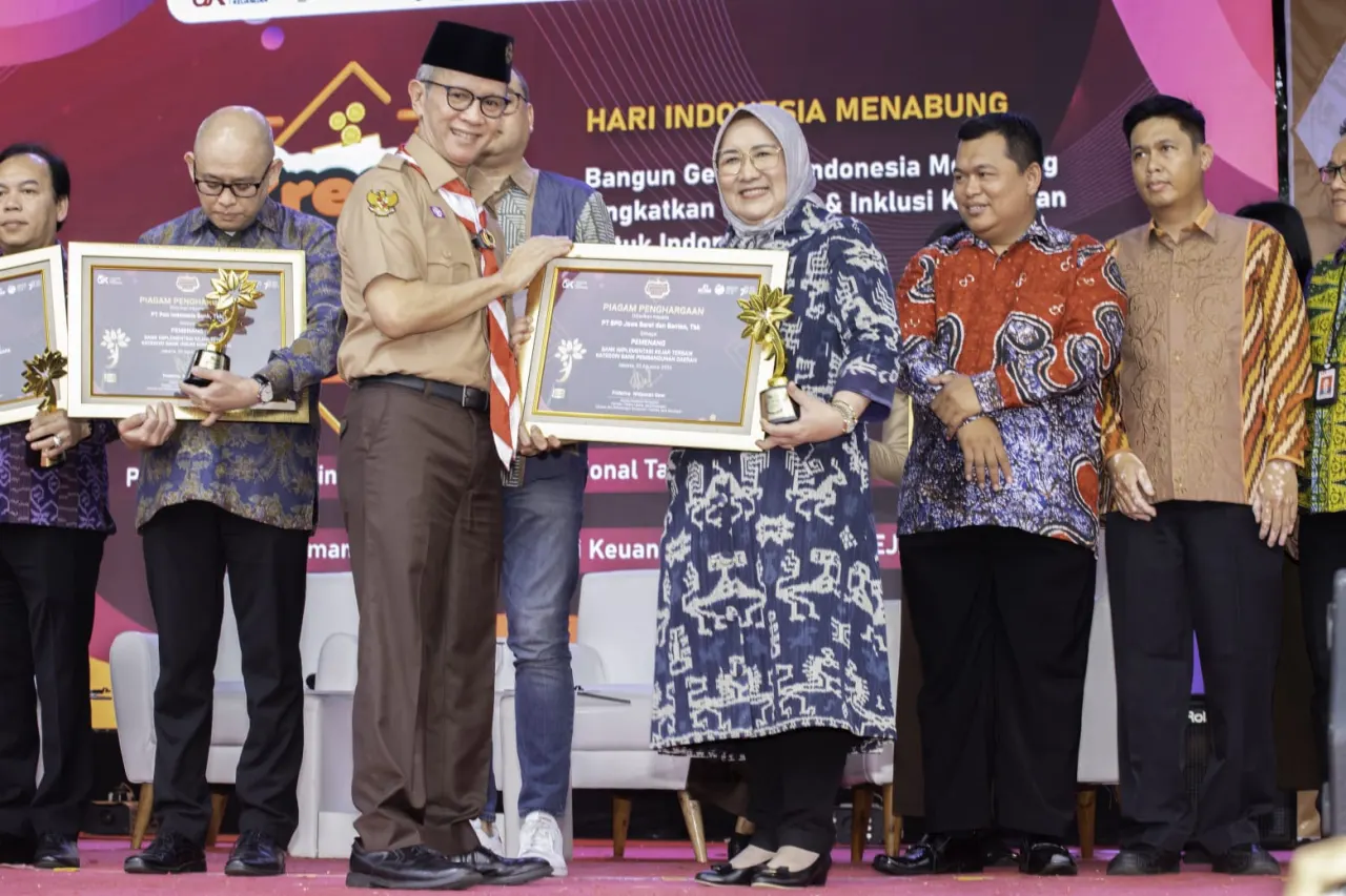 bank bjb terima award dari OJK