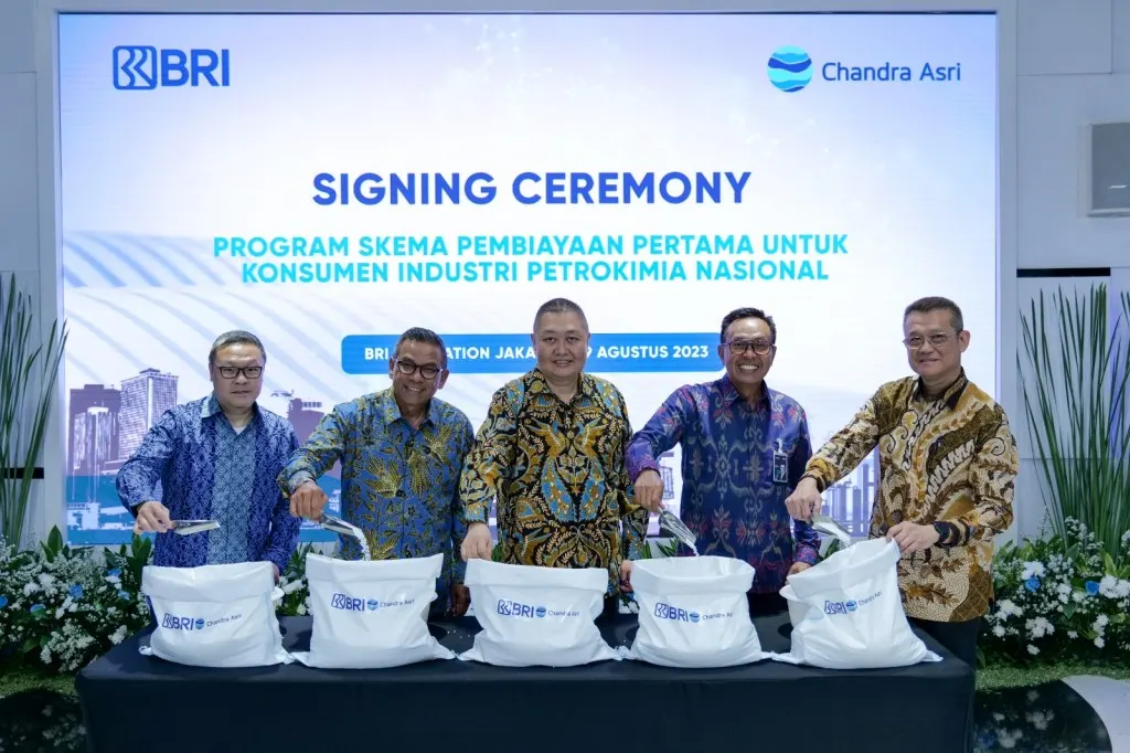 Dalam rangka mendapatkan fasilitas pembiayaan, Chandra Asri akan melakukan evaluasi menyeluruh terhadap pelanggan korporatnya. Setelah itu, perusahaan akan merekomendasikan pelanggan yang memenuhi kriteria kepada BRI, yang selanjutnya akan mendapatka