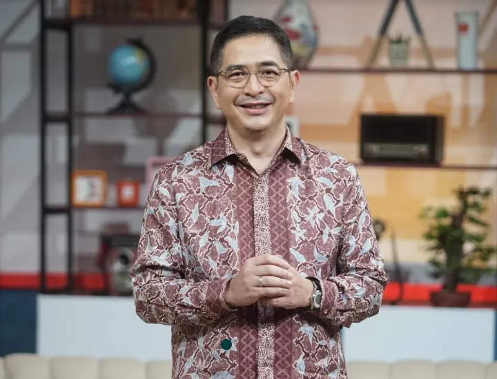 Pada tahun 1990, Arsjad mengejar pendidikan di University of Southern California, dengan jurusan Computer Engineering. Tiga tahun berikutnya, ia melanjutkan studinya di bidang Administrasi Bisnis di Pepperdine University, California, Amerika Serikat,