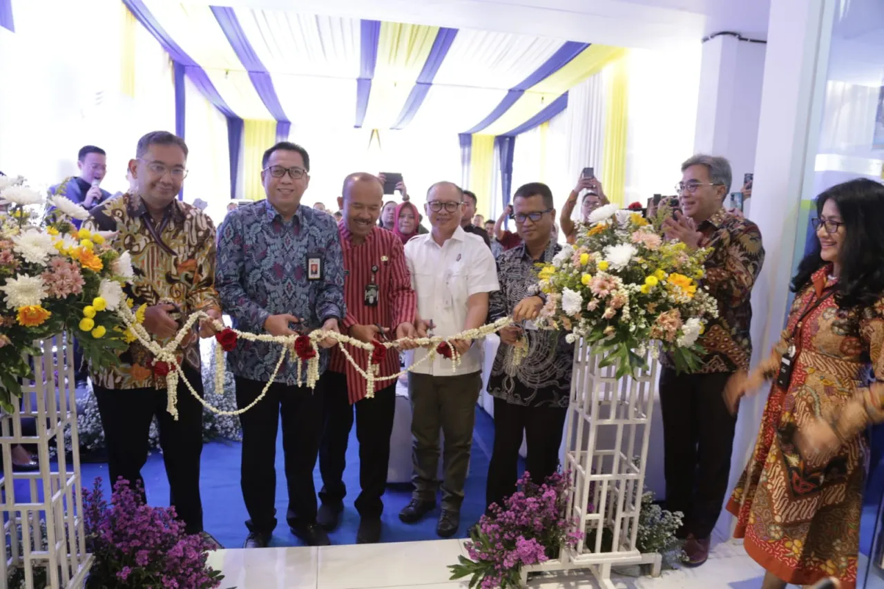 Direktur Operasional bank bjb Tedi Setiawan, menyampaikan, kehadiran Kantor bank bjb KCP Purwokerto akan menjadi motivasi dan semangat baru bagi seluruh insan bank bjb untuk dapat berkontribusi menggerakkan roda ekonomi di Kabupaten Banyumas. Apalagi