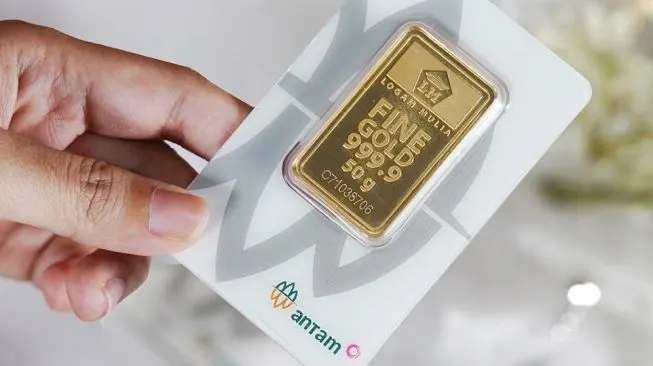   Harga emas batangan PT Aneka Tambang (Persero) Tbk atau Antam pada Kamis pagi, 27 April 2023 menjadi Rp1,062 juta per gram.
 
Sementara harga jual kembali (buyback) emas Antam Kamis, 26 April 2023 stagnan yakni senilai Rp956 ribu per gram.
  