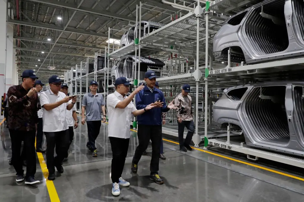 Lee juga mengungkapkan bahwa pada Mei 2023, telah dilakukan peletakan batu pertama pabrik pengemasan baterai kendaraan listrik. Selain itu, pada September 2021, Hyundai dan LG Energy Solution mendirikan joint venture baterai kendaraan listrik (HLI Gr