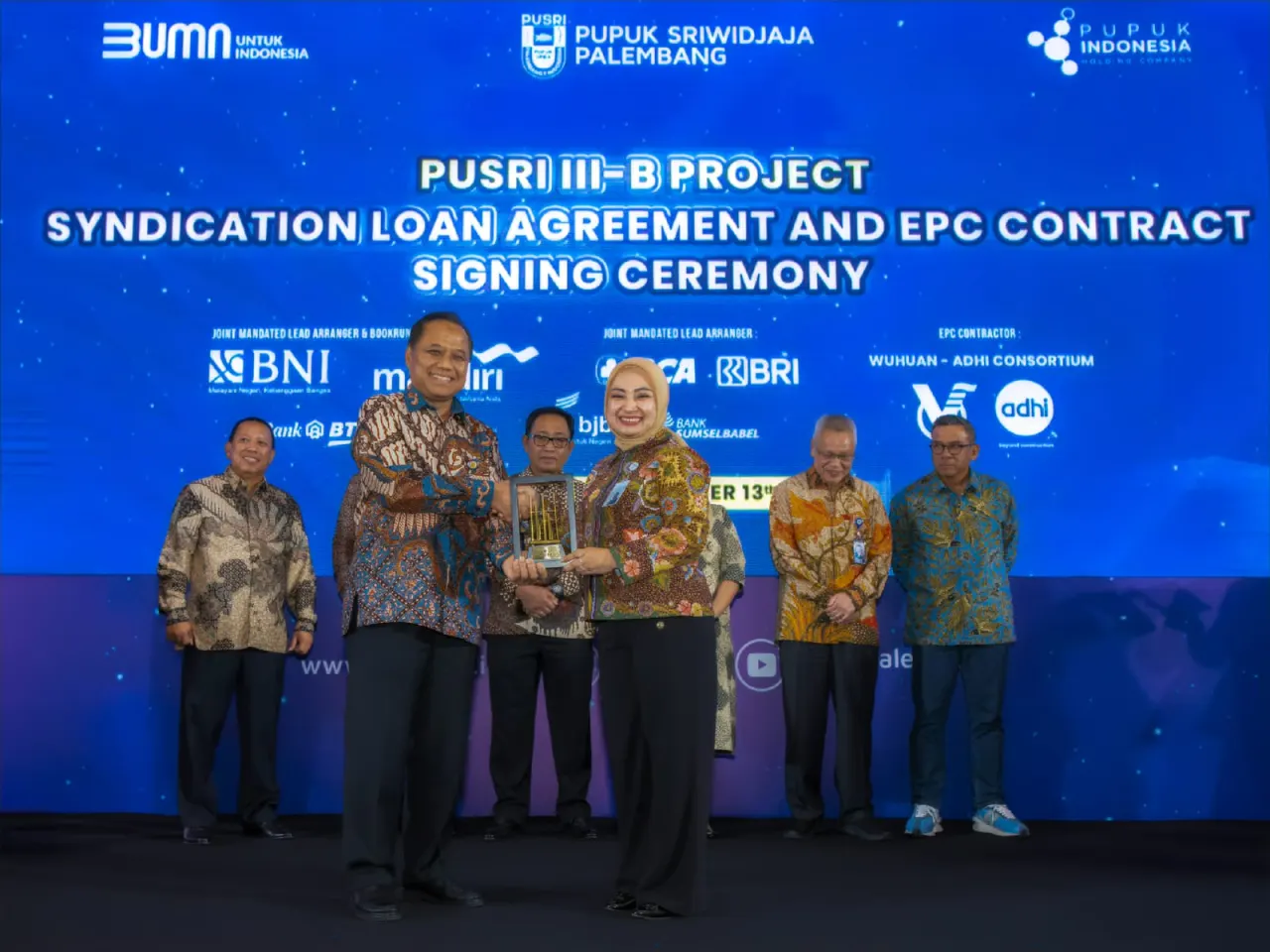 Dalam Kredit Sindikasi untuk Pabrik Pusri IIIB, bank bjb memberikan plafon sindikasi sebesar Rp650 Miliar. Kredit sindikasi bersama sejumlah perbankan nasional tersebut, nantinya akan digunakan untuk membangun Pabrik Pusri IIIB yang terdiri dari Pabr