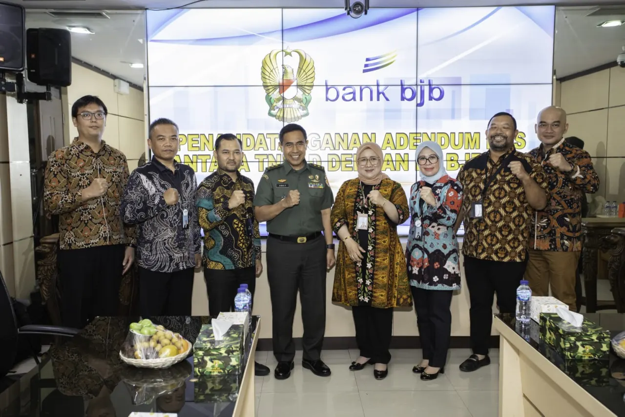 Penandatanganan Adendum, turut dihadiri Rudy Purwadhi Pemimpin Divisi Kredit Ritel, Isa Anwari Pemimpin Divisi Hubungan Kelembagaan, Herfinia Pemimpin Unit DPLK beserta jajaran. Adapun dari TNI AD, Irpers Itum Itjenad, Waaspers Kasad Bidang Binwatper