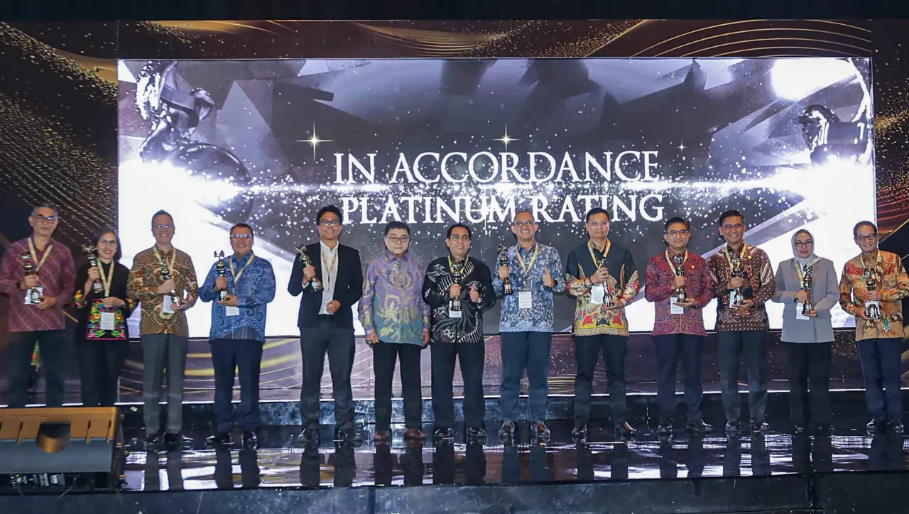 Pemimpin Divisi Corporate Secretary Widi Hartoto secara terpisah menyampaikan, bank bjb menyambut baik dan mengapresiasi Platinum Rank yang diberikan. Penghargaan yang diraih bank bjb, menjadi bukti bahwa perusahaan selalu menjadikan praktik usaha be