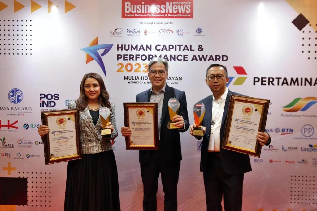 Tak kalah penting, data driven culture di mana keputusan bisnis dan support berbasis data dan bukti sehingga lebih akurat dan dapat dipertanggungjawabkan. Juga, customer centric yang menempatkan pelanggan sebagai landasan transformasi digital, khusus