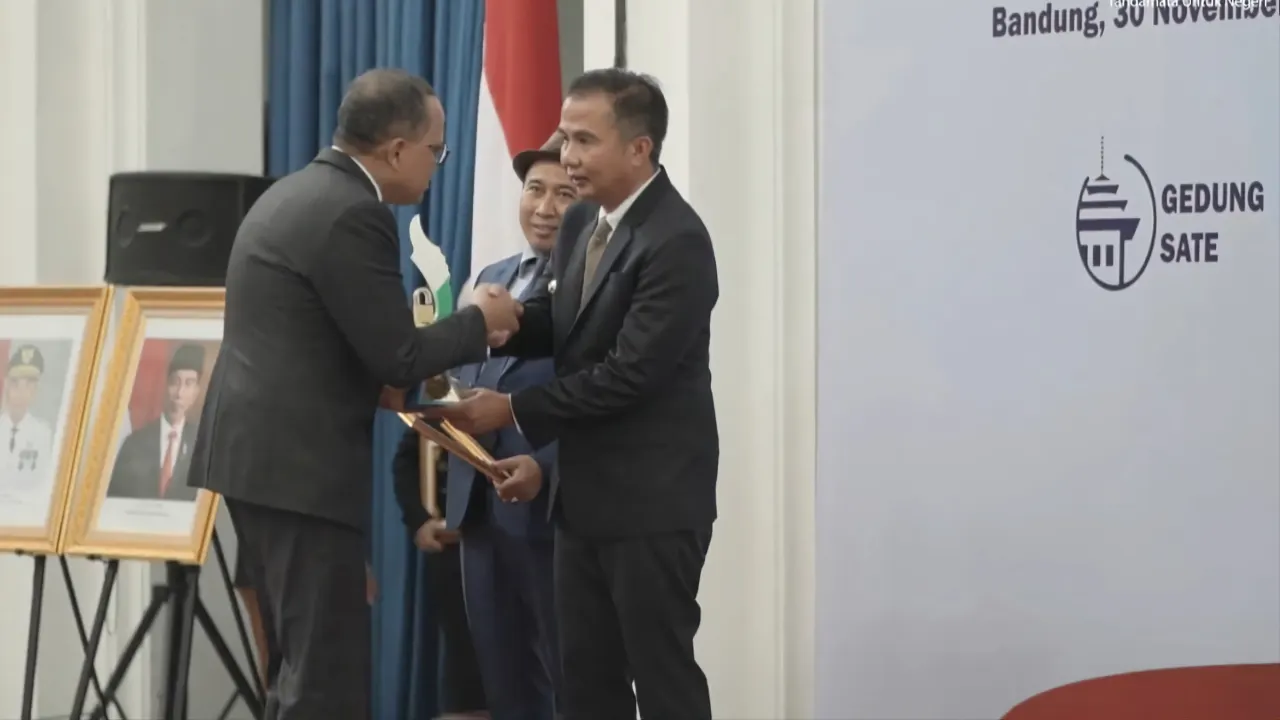 bank bjb, juga senantiasa memanfaatkan berbagai platform informasi yang mudah diakses oleh masyarakat, baik melalui website resmi perusahaan, maupun platform media sosial dalam menyampaikan berbagai informasi, baik terkait dengan kinerja, sosialisasi
