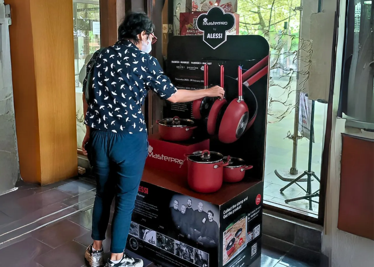 Homeco Living, sebagai distributor utama produk MasterPro di Indonesia, membawa kolaborasi unik ini ke Indonesia sebagai respon atas kebutuhan peralatan masak yang fungsional dan juga menarik dari segi estetika design.