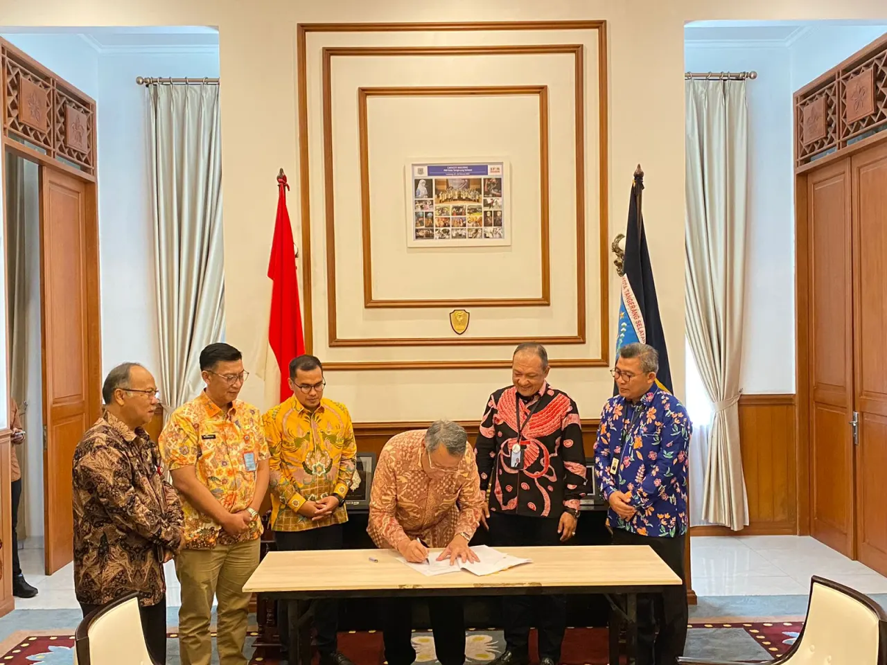 Benyamin memastikan penempatan RKUD Kota Tangsel di bank bjb merupakan pilihan yang tepat, hal tersebut lantaran bank bjb telah memfasilitasi pengelolaan keuangan daerah, baik aspek pendapatan, perencanaan anggaran dan penatausahaan serta akuntansi d