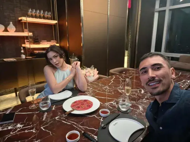 Jessica Iskandar Tuliskan Pesan Penuh Cinta untuk Vincent Verhaag