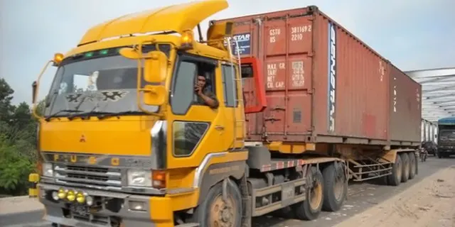 Sampai 28 April, Truk Masih Haram Lewat Tol